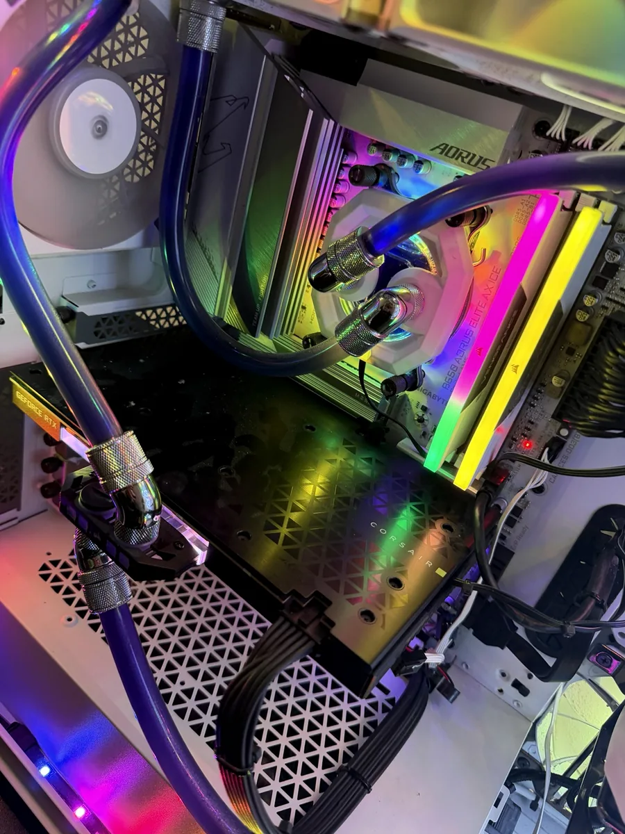 PC custom con impianto di raffreddamento a liquido