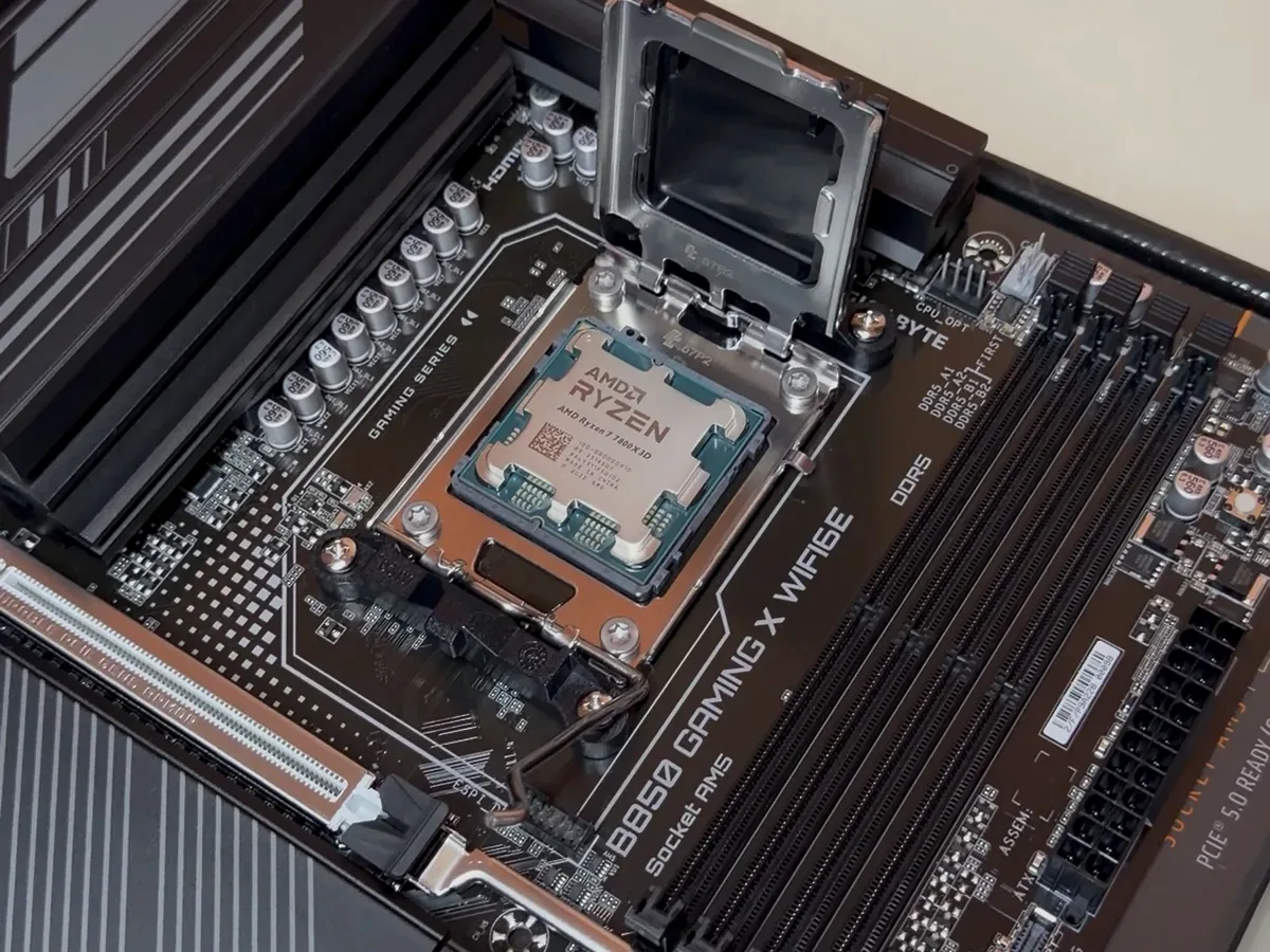 CPU Ryzen installata su scheda madre B850