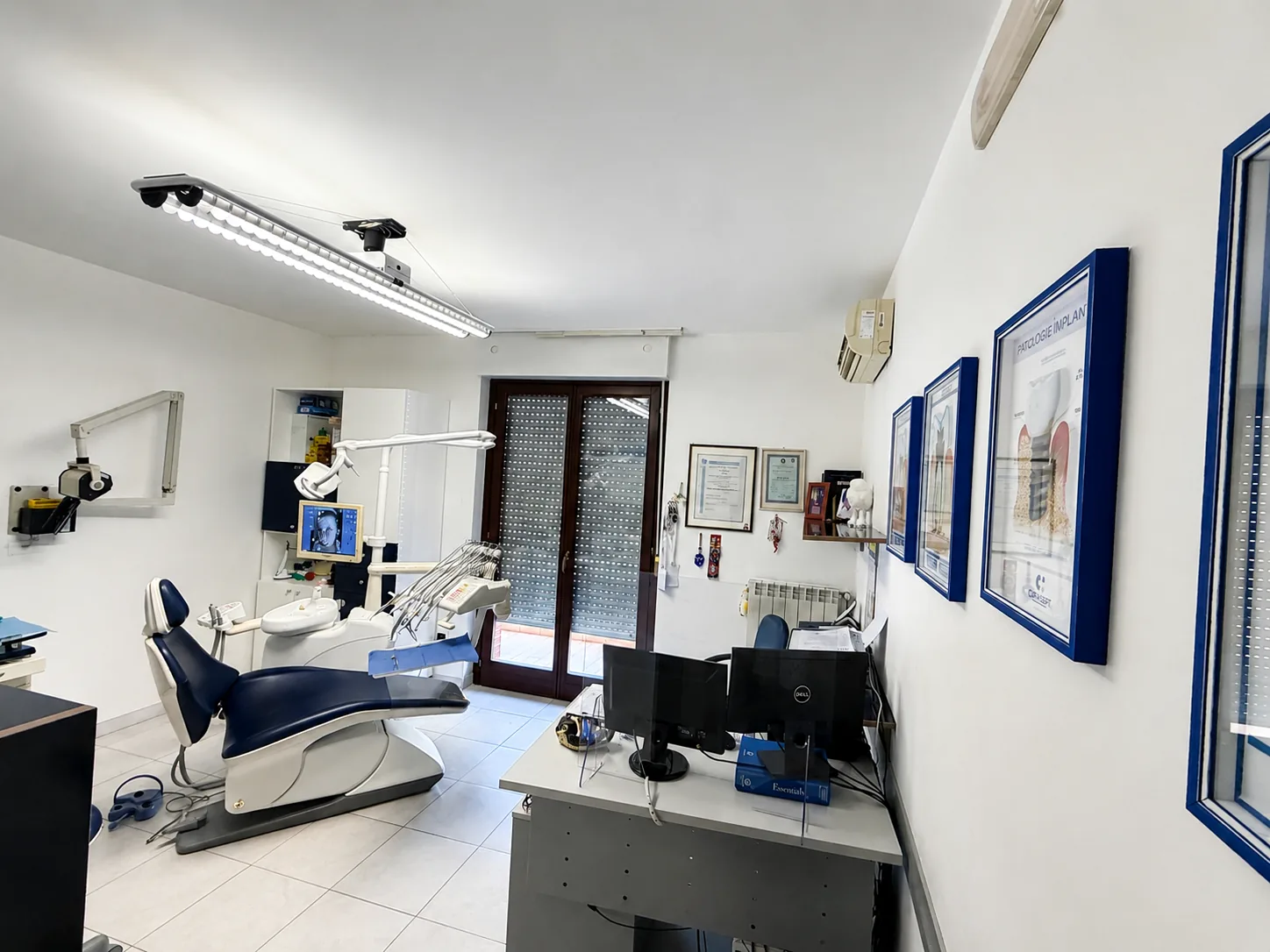 Sala operativa dello Studio D’Onofrio con postazioni e dispositivi integrati