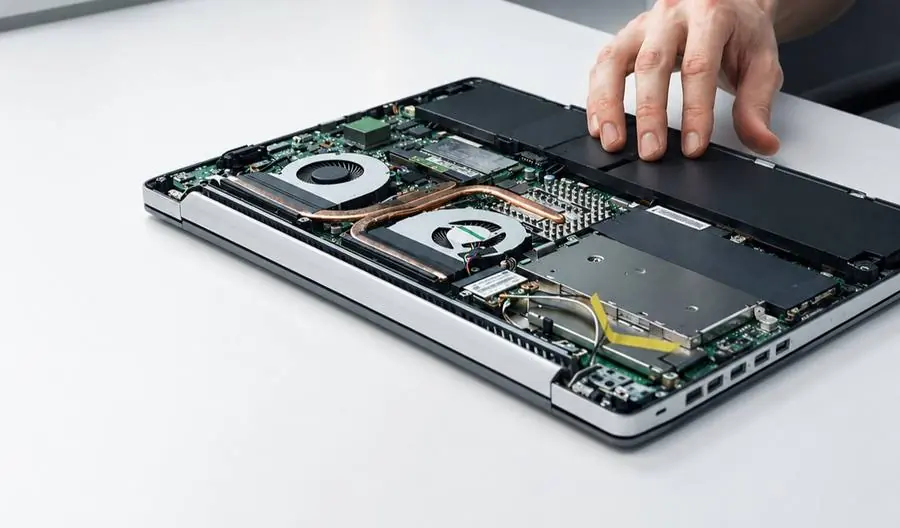 Riparazione notebook sostituzione batteria pasta termica